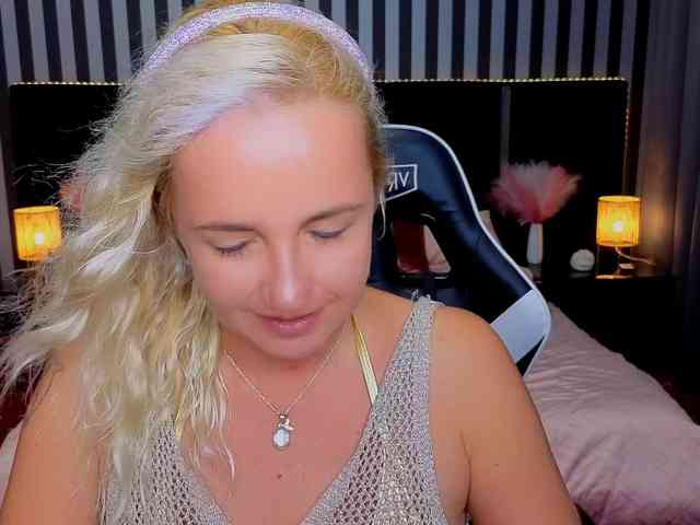 AlaskaSia's webcam live show