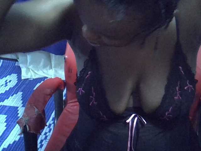 Sexymaurine live cam on BongaCams