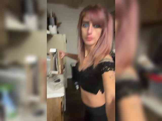 Prettykittee101 webcam