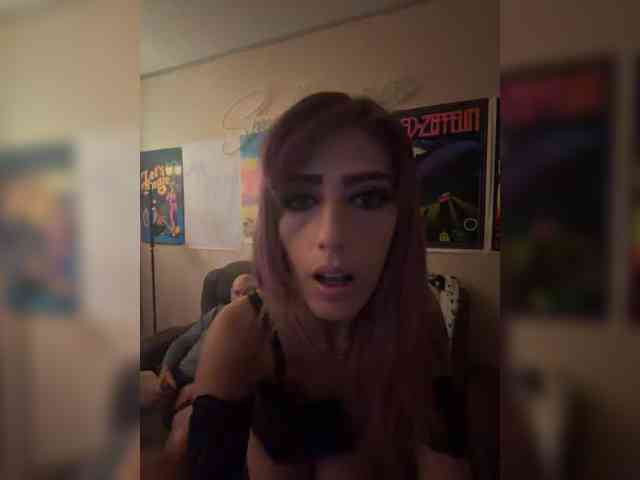 Prettykittee101 webcam