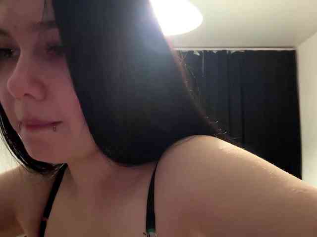 DiaphanousDream webcam