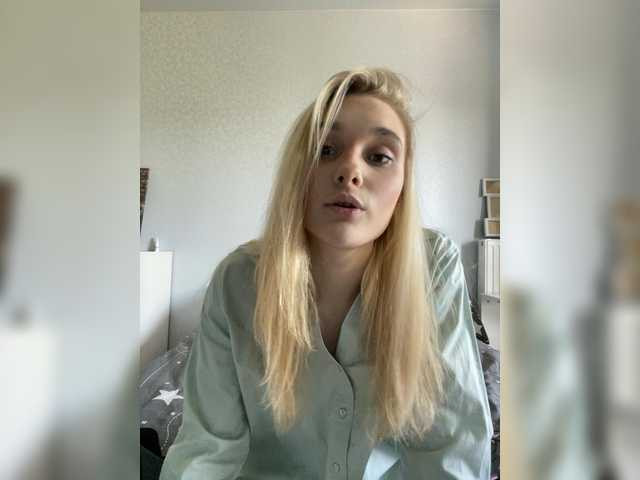 le modèle Lilpollii est en webcam porno dans un show sur le site bongacams, il possède les tags suivants: White/Caucasian,Blonde,Shaved