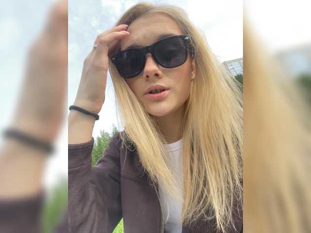 Lilpollii live cam