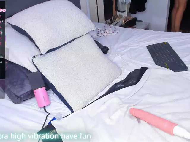 Luna1323 live cam on BongaCams