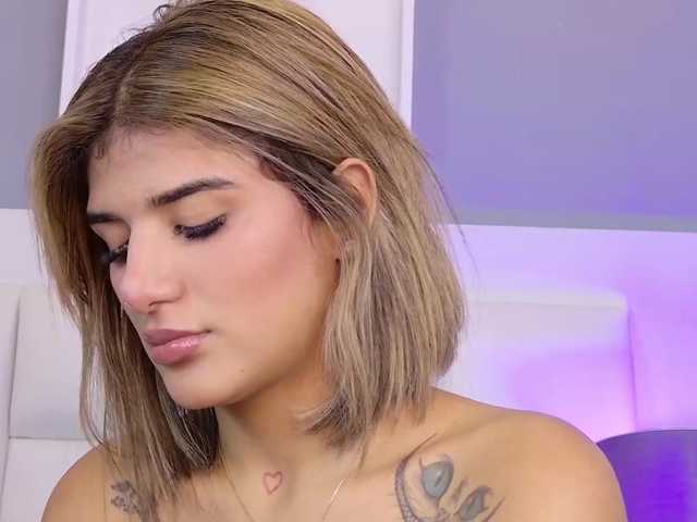 MiaKelsey live cam on BongaCams