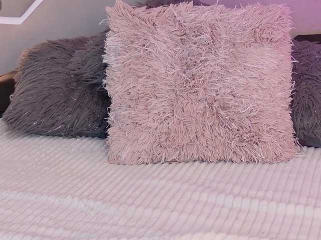 MiaKelsey — live female cam