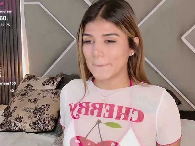 MiaKelsey, en directo ahora en BongaCams