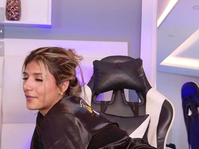 MiaKelsey live cam on BongaCams
