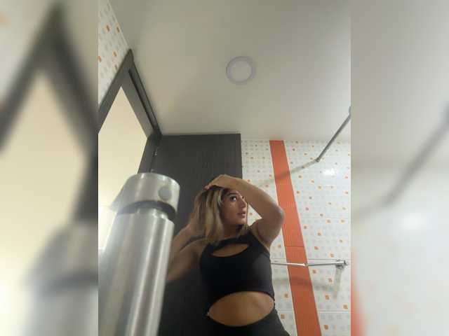 MiaKelsey — live female cam