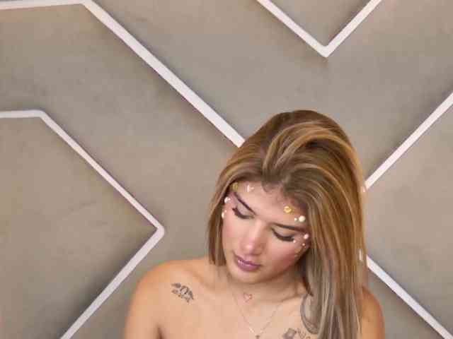 hot webcam MiaKelsey