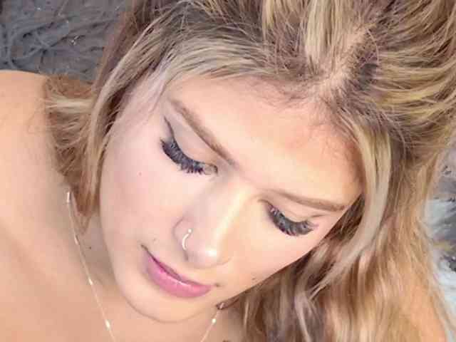 Model: MiaKelsey