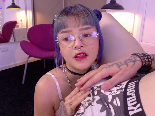 Sateh-and-Hikary live cam on BongaCams