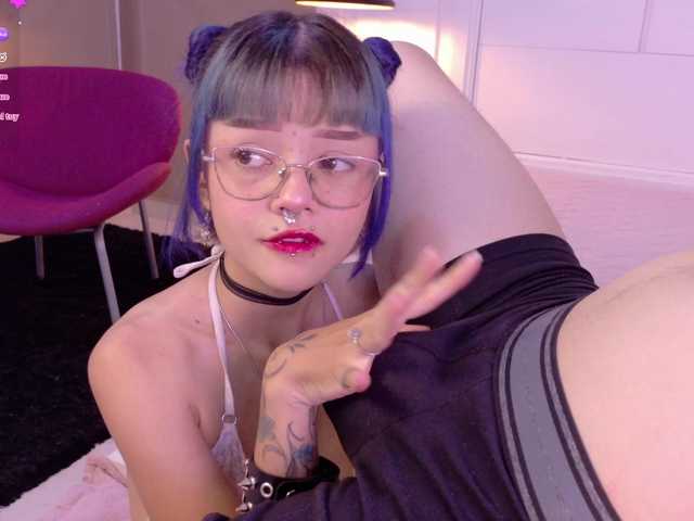 Sateh-and-Hikary live cam on BongaCams