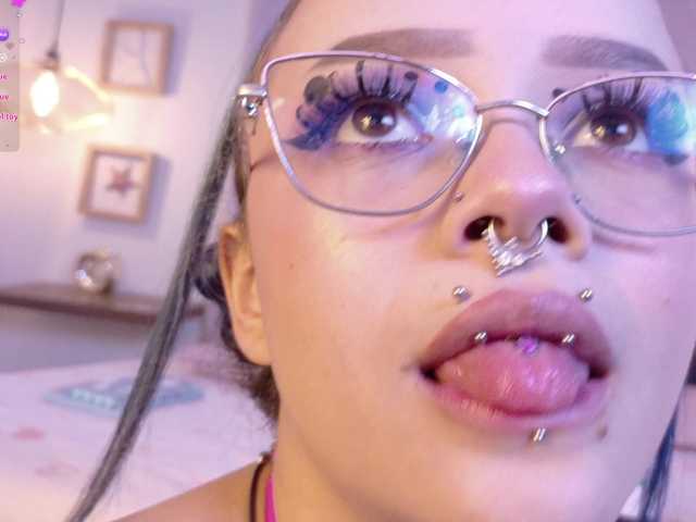 Sateh-and-Hikary live cam on BongaCams