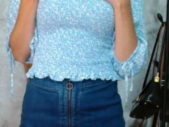 FlirtyRoxi live cam on BongaCams