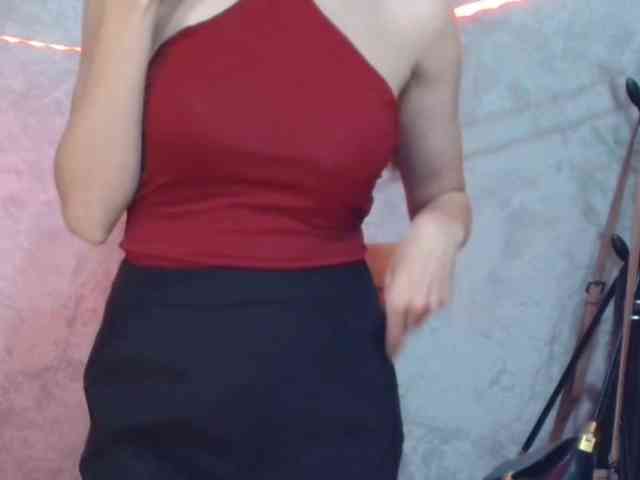 Model: FlirtyRoxi