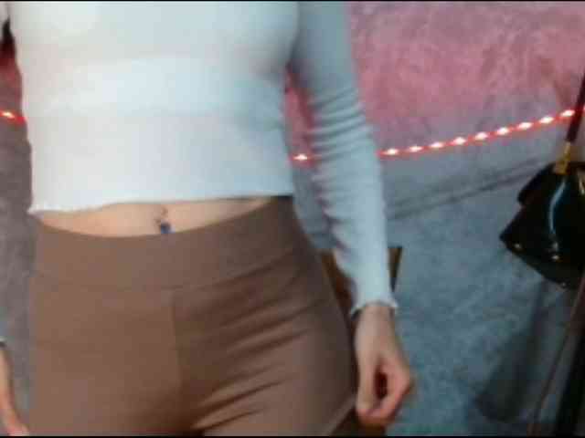 FlirtyRoxi webcam