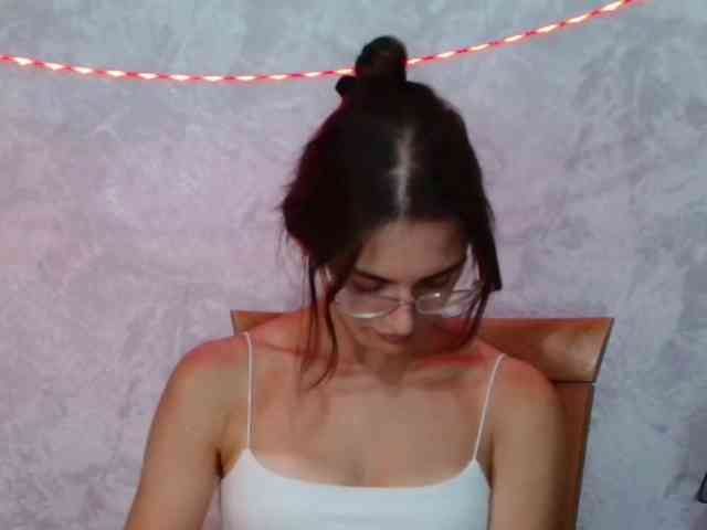 FlirtyRoxi webcam