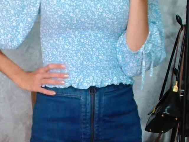 FlirtyRoxi webcam