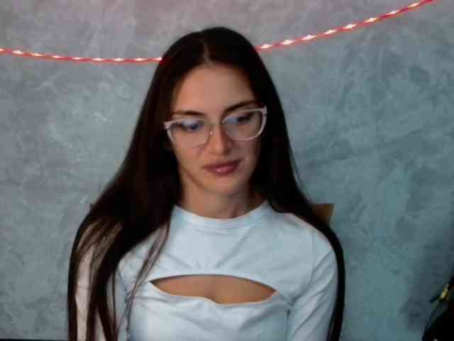 Model: FlirtyRoxi