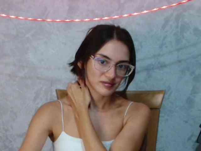 FlirtyRoxi webcam