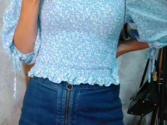 FlirtyRoxi webcam
