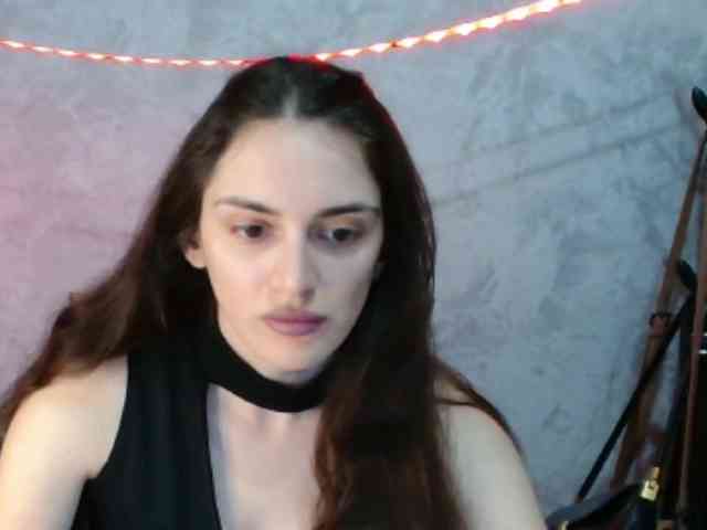 Model: FlirtyRoxi