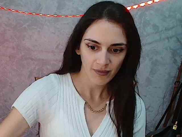 Model: FlirtyRoxi