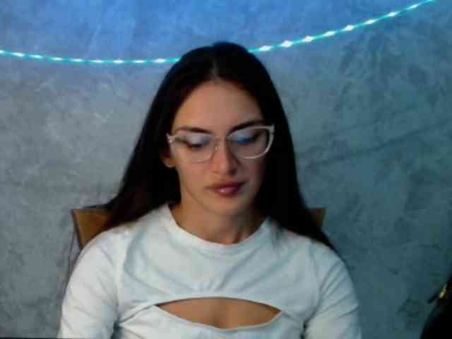FlirtyRoxi webcam