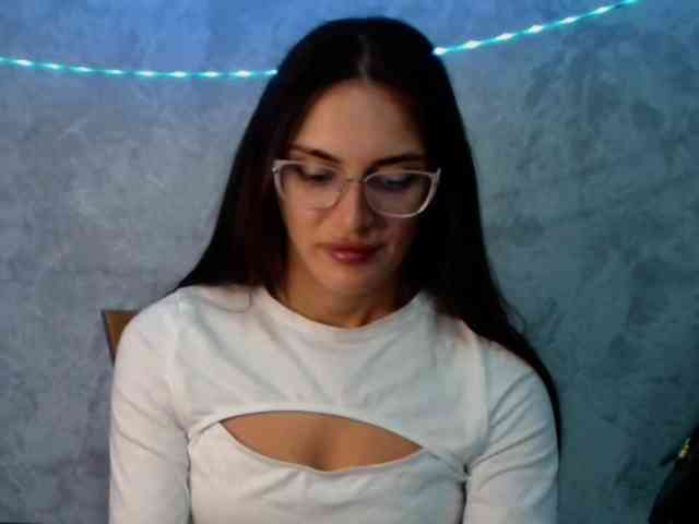 Model: FlirtyRoxi