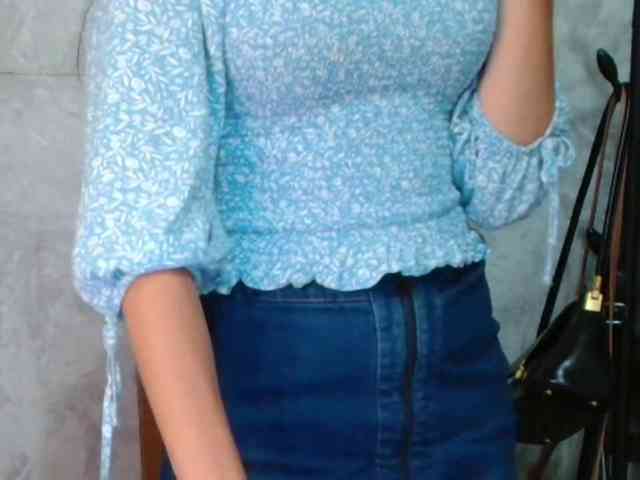 FlirtyRoxi webcam