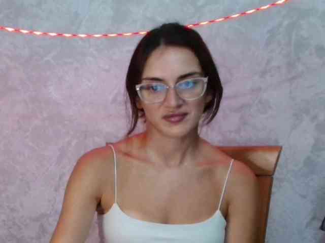Model: FlirtyRoxi