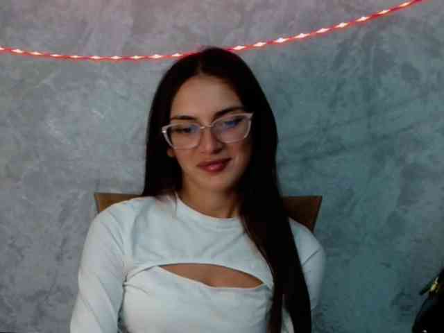 Model: FlirtyRoxi