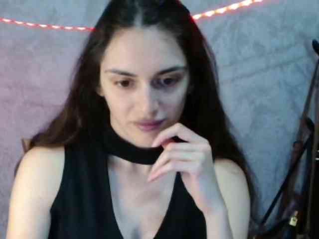 Model: FlirtyRoxi