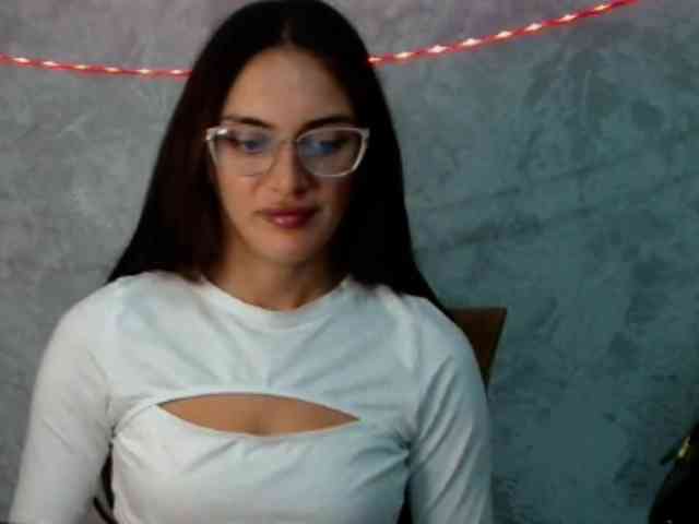 FlirtyRoxi webcam