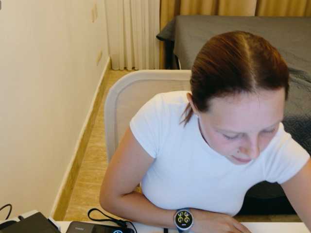 ViktoriaSillk live cam preview