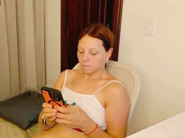 ViktoriaSillk webcam