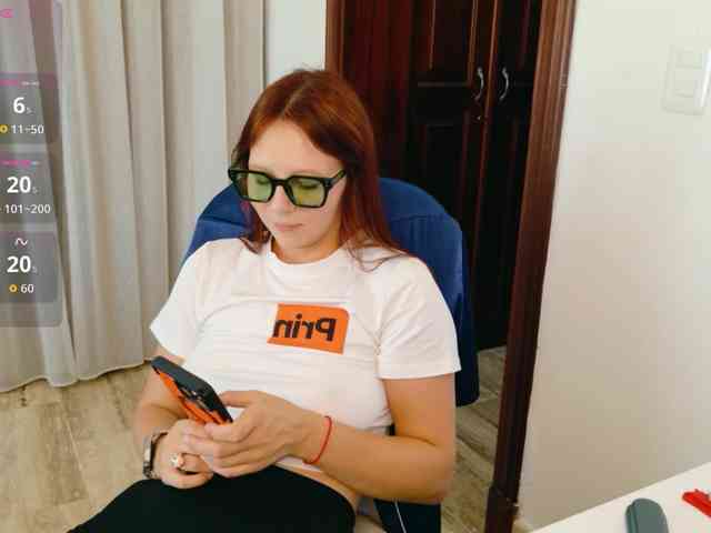 ViktoriaSillk webcam