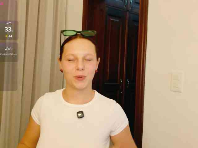 ViktoriaSillk webcam