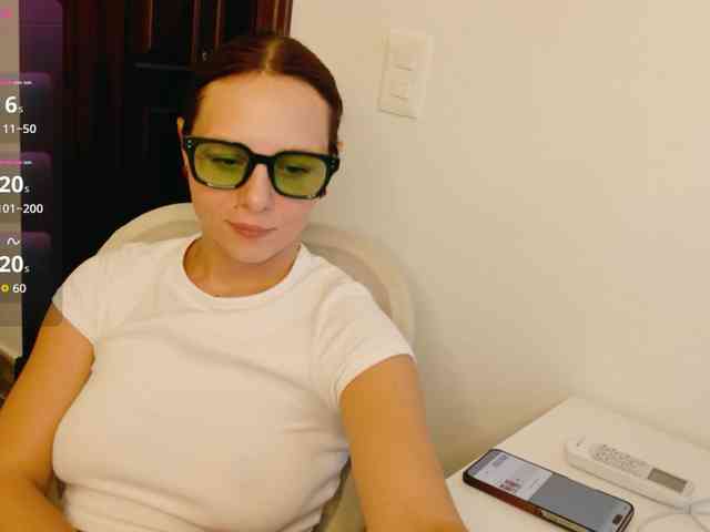ViktoriaSillk webcam