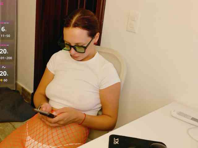 ViktoriaSillk webcam