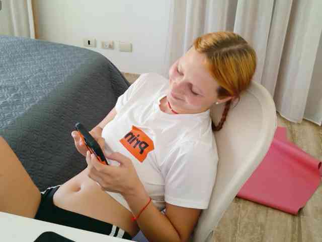 ViktoriaSillk webcam