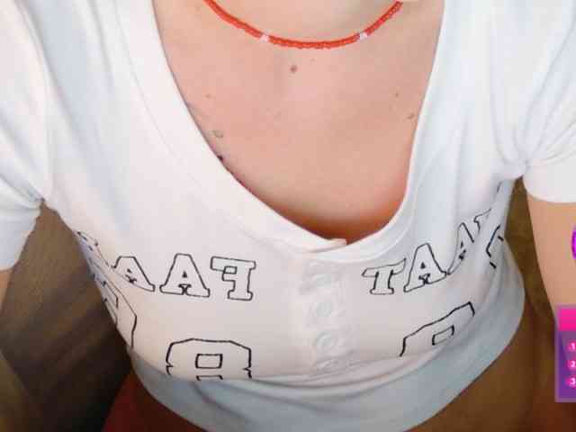 ViktoriaSillk webcam
