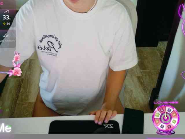 ViktoriaSillk webcam