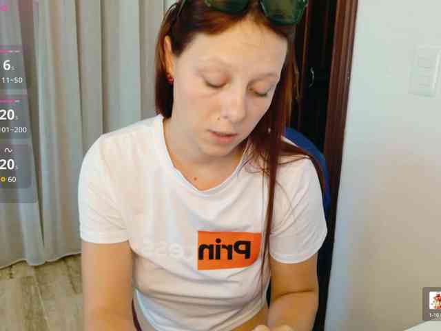ViktoriaSillk webcam