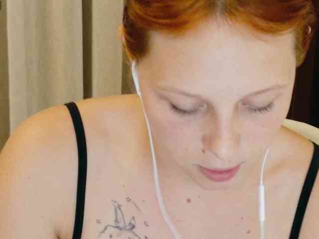 ViktoriaSillk webcam