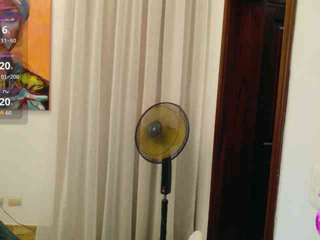 ViktoriaSillk webcam