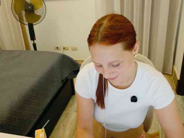 ViktoriaSillk webcam