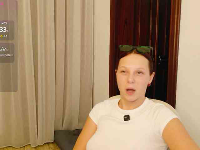 ViktoriaSillk webcam