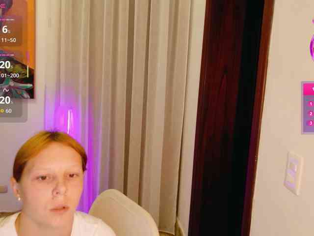 ViktoriaSillk webcam